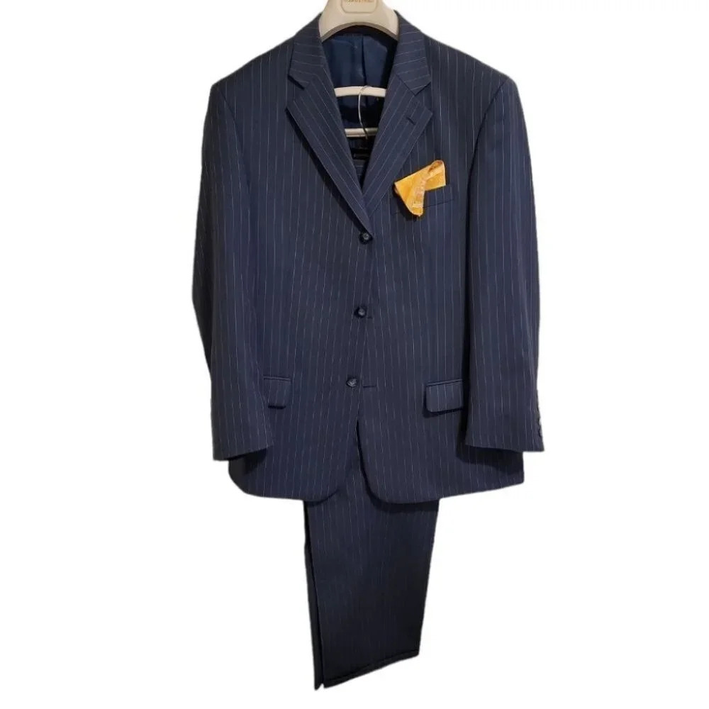 Men's 2pc Suit by Mantoni (size 44L)